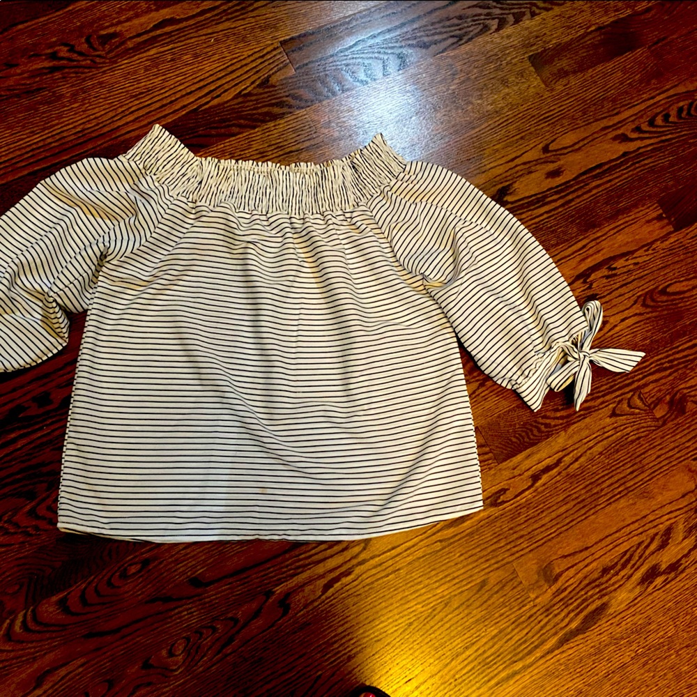 Elbow length nylon/silky black and white striped top